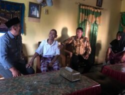 Bupati Luwu Timur Kunjungi Sahabat Lama yang Sedang Sakit di Desa Pertasi Kencana