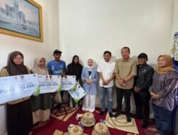 Wali Kota Palopo Serahkan Santunan JKM & Kartu Peserta BPJS Ketenagakerjaan kepada Nelayan