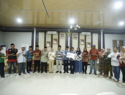 Wali Kota Palopo Serahkan Bantuan Baznas Untuk Warga dan Pelajar