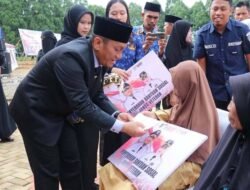 Hari Pahlawan, Bupati Luwu Timur Serahkan Bantuan ke Janda Veteran
