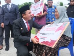 Bupati Luwu Utara Serahkan Bantuan Ratusan Juta di Peringatan Hari Pahlawan