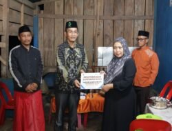 Mengharukan, Rektor Abbas Serahkan Santunan Kepada Keluarga Almarhum Petugas Kebersihan